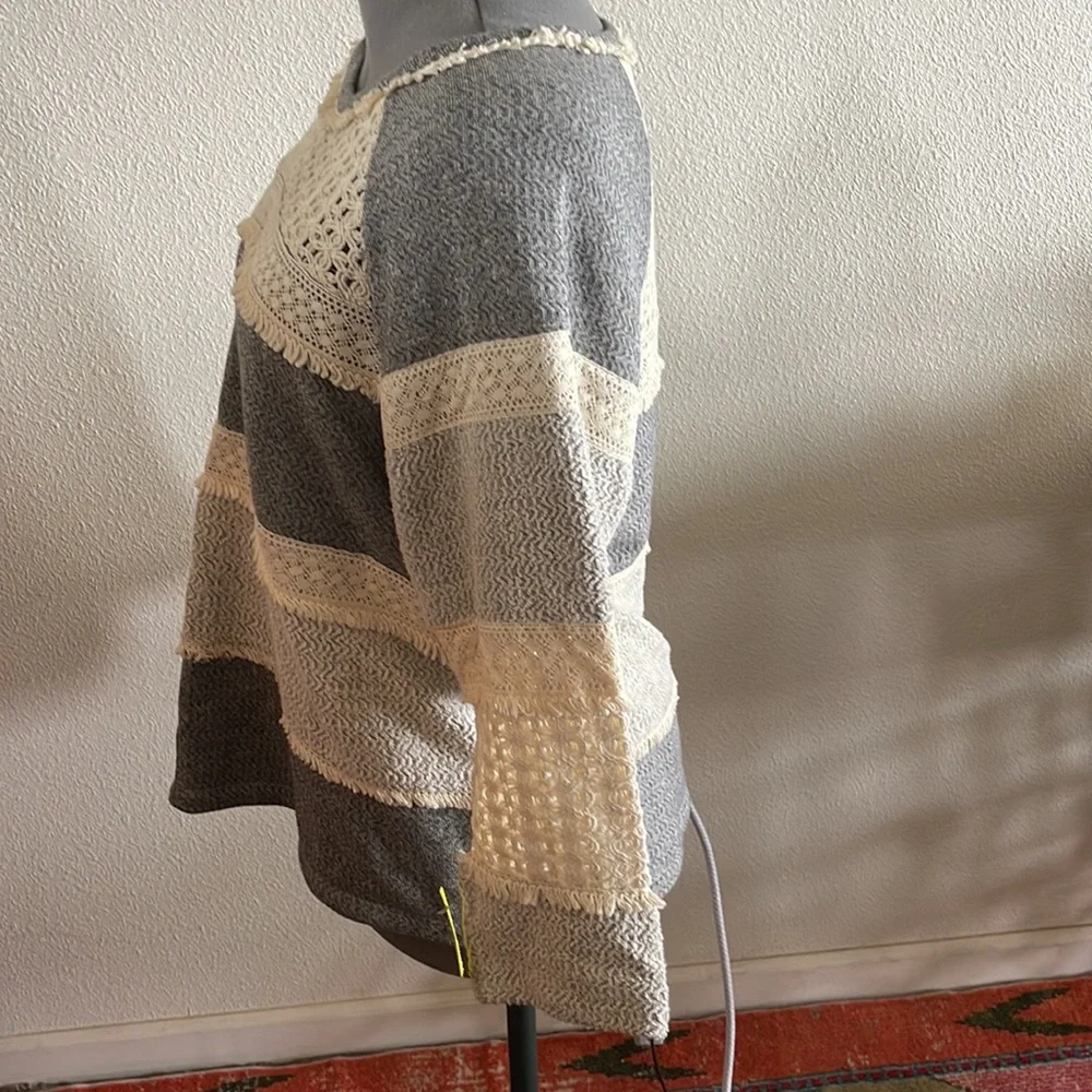 XL Lucky Lotus Lucky Brand Bluish Gray cream Sweater - Picture 3 of 6
